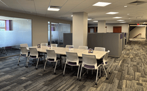 Study spaces with tables, private cubbies and alcoves.