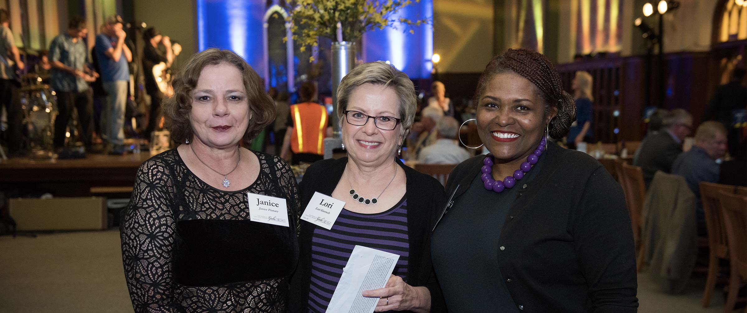 Friends of the Libraries and Dean Lori Goetsch at the 2016 gala in the Great Room.